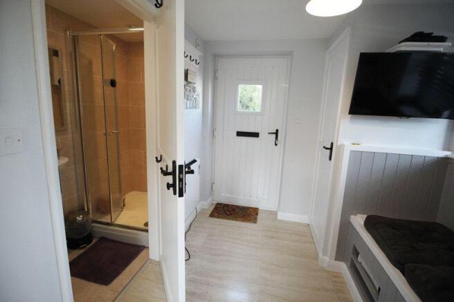 Entrance Room/...