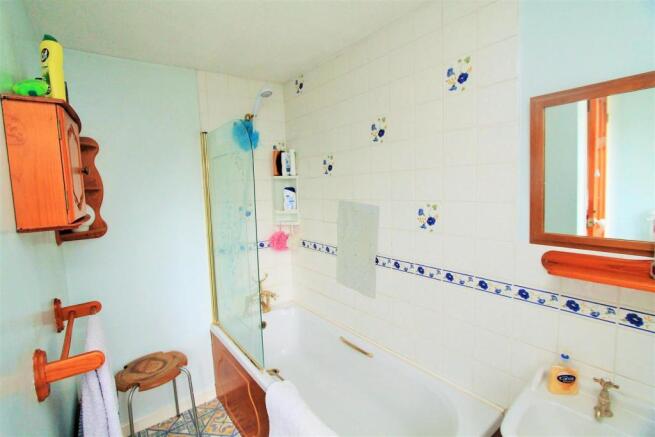 Bathroom.JPG