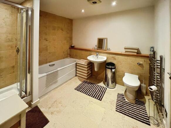 2 bed Flat to rent Image 10