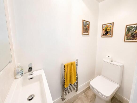 4 bed Detached for sale Image 8