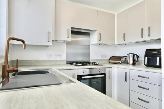 2 bed Semi-Detached for sale Image 8