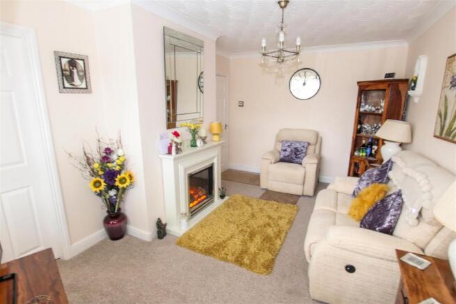 BAY FRONTED LOUNGE