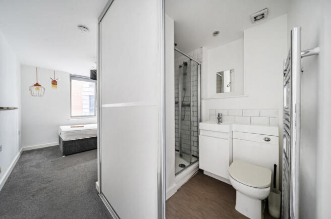 5 bed House for sale Image 8