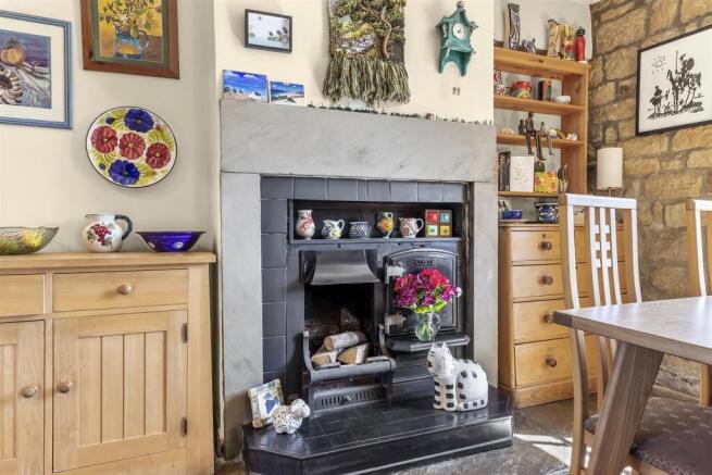 4 bed Semi-Detached for sale Image 8