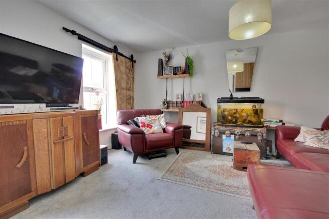 4 bed Semi-Detached for sale Image 6