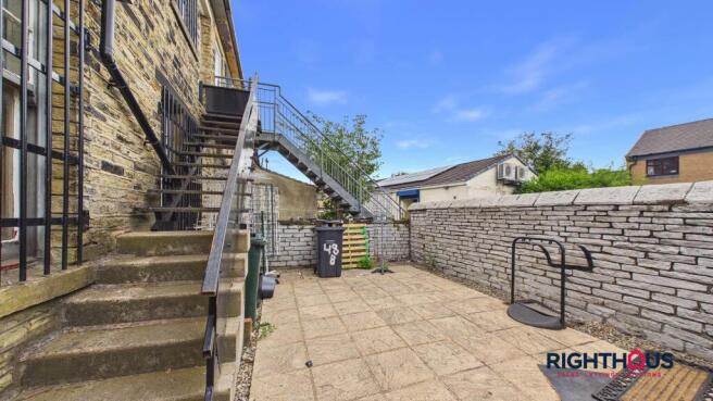 3 bed Flat to rent Image 8