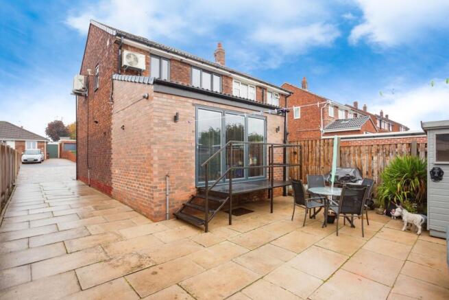3 bed Semi-Detached for sale Image 6