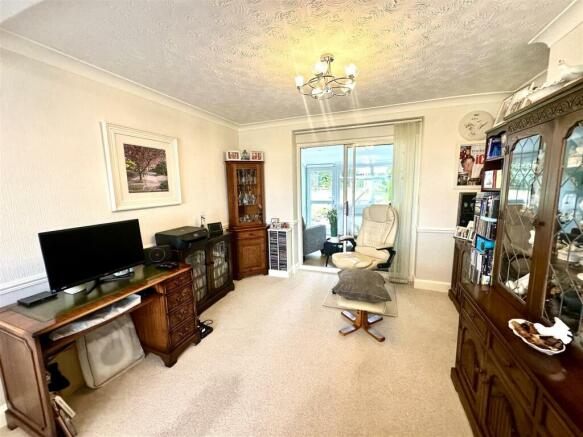 LIVING/DINING ROOM