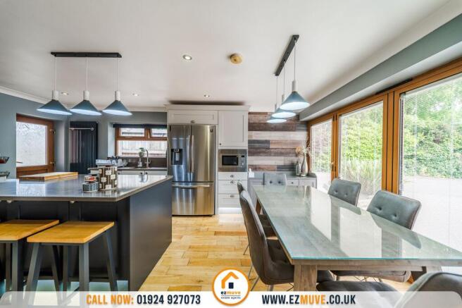 5 bed Detached for sale Image 7