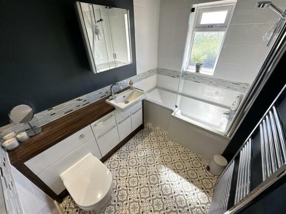 Stylish Modern Bathroom 591