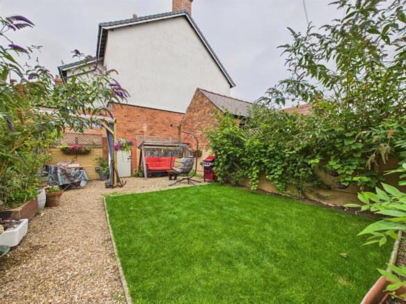 5 bed Terraced for sale Image 11