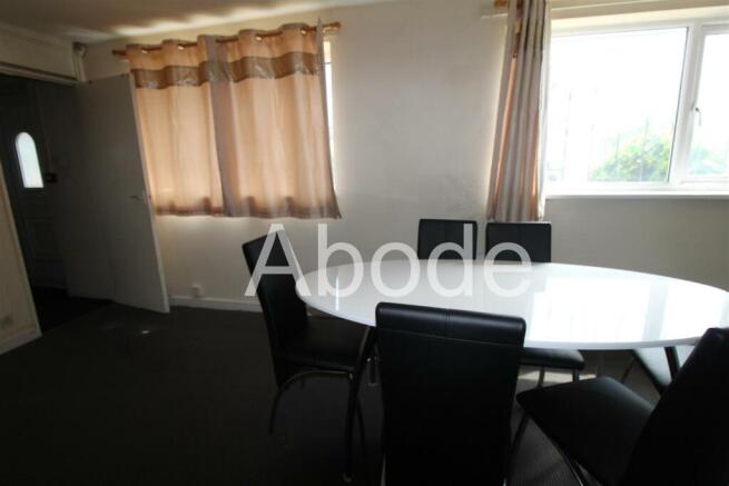 6 bed House to rent Image 7