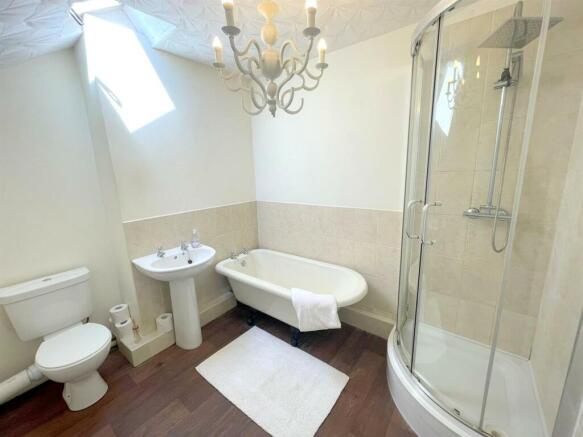 Bathroom a.jpg