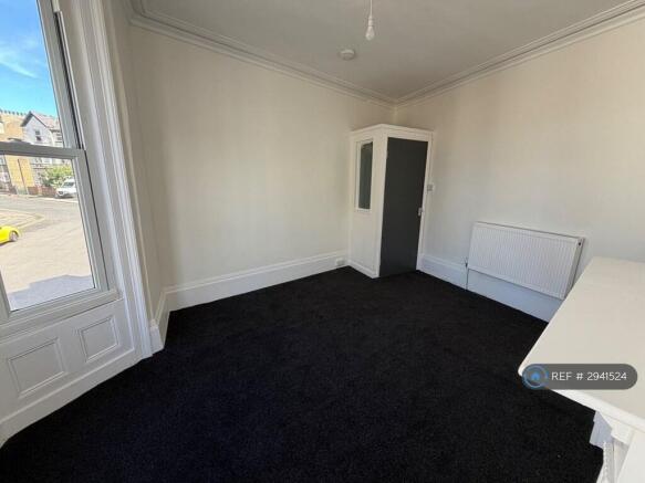 2 bed Flat to rent Image 3