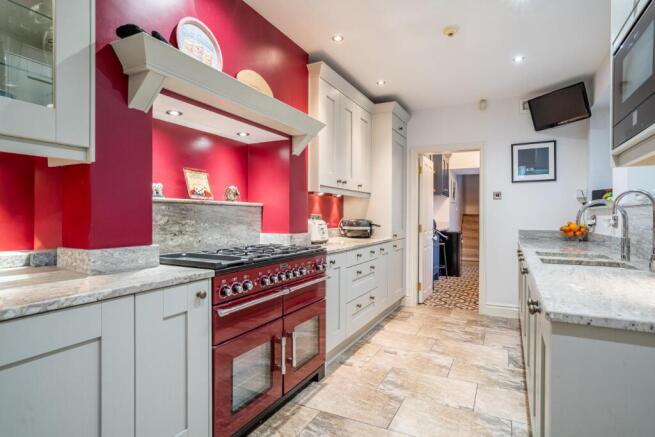6 bed Town House for sale Image 4