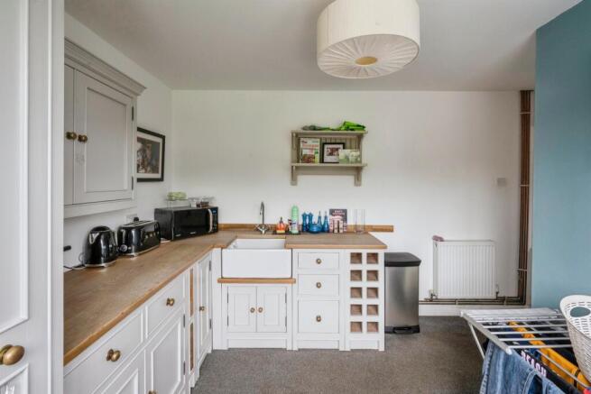 3 bed Semi-Detached for sale Image 7