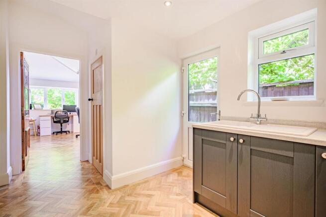8516013-interior40.jpg