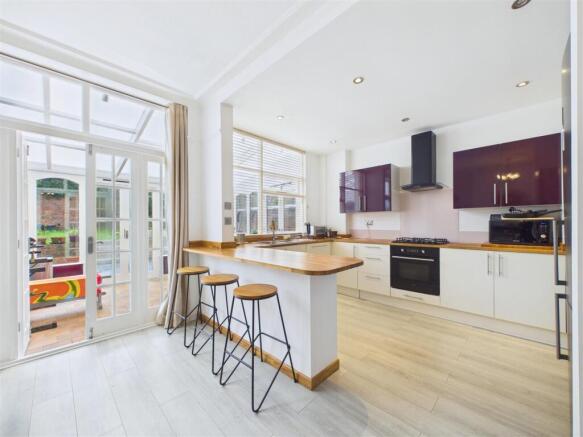 5 bed Terraced for sale Image 5