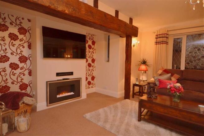LOUNGE FIREPLACE