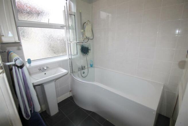St Andrews Road North, 136, bathroom.JPG