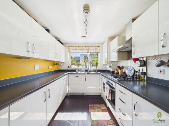  Presented by Nicoleta at EweMove Bexleyheath and 