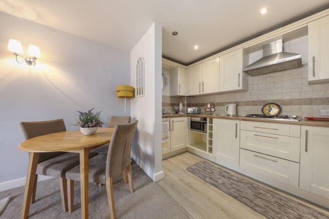 Kitchen & Dining Area