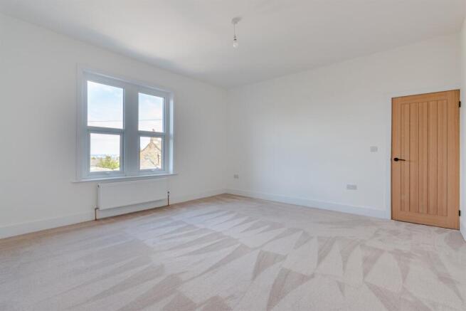 4 bed Detached for sale Image 11