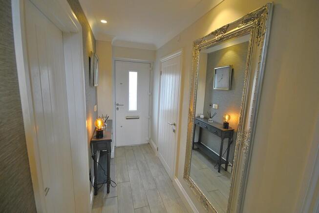 5 bed Detached for sale Image 6