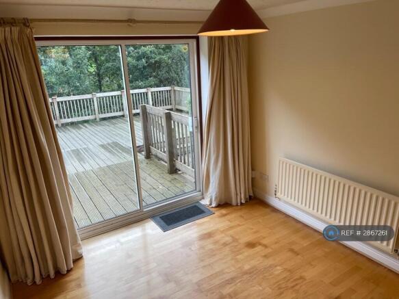 4 bed Semi-Detached to rent Image 9