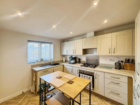 2e05cde6-WhatsApp...