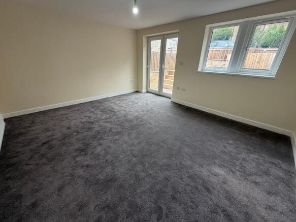 4 bed Semi-Detached for sale Image 6