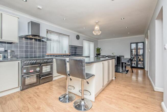 7 bed Semi-Detached for sale Image 7