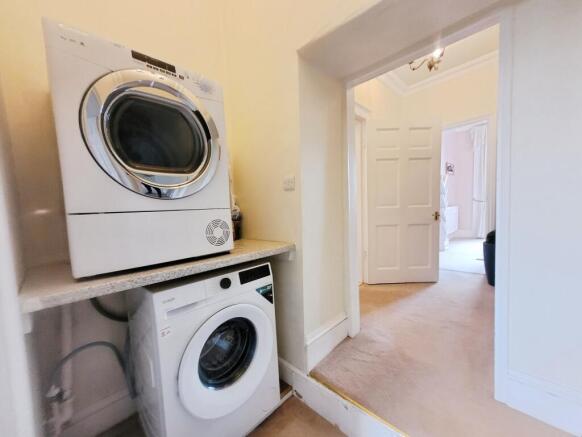 3 bed Flat for sale Image 12