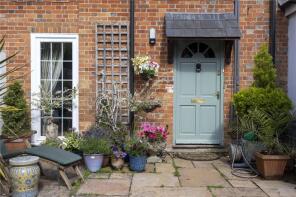 1, Hollington Court, Andover Road, Newbury RG20 9PU