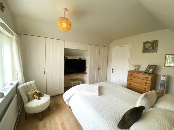 bedroom1.JPG
