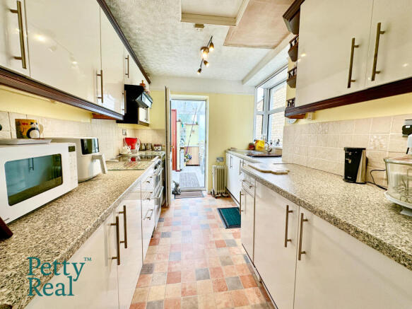 3 bed Terraced for sale Image 4