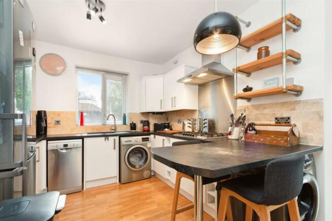 18 Wandle Way, Earlsfield kitchen 1.jpg