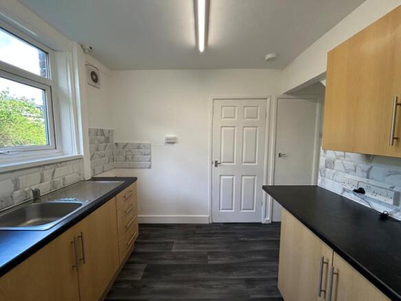 2 bed Semi-Detached to rent Image 4