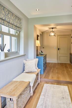 5 bed Detached for sale Image 8