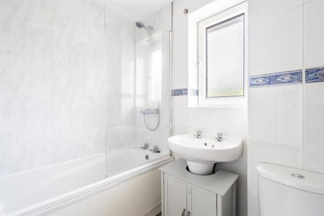4 bed Detached to rent Image 12