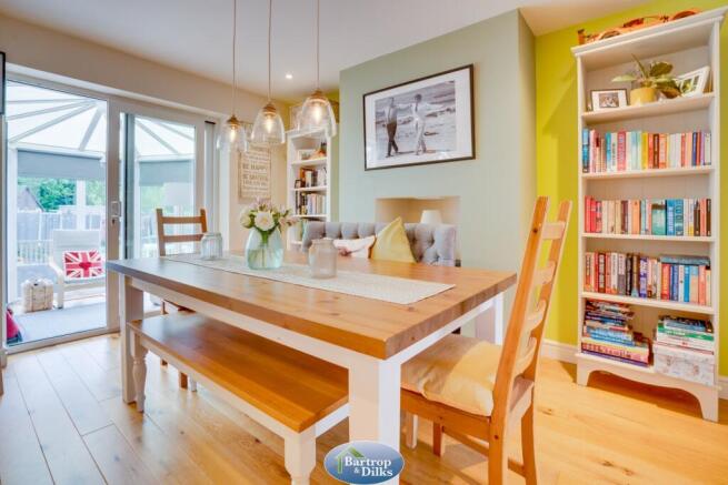 4 bed Semi-Detached for sale Image 11