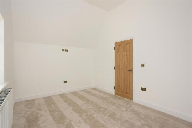 4 bed Semi-Detached for sale Image 11