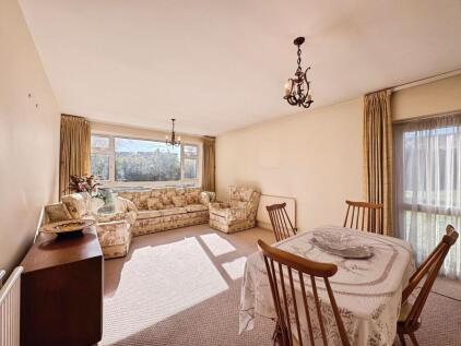 Stratton Close, Edgware, HA8