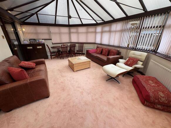 4 bed Detached for sale Image 9