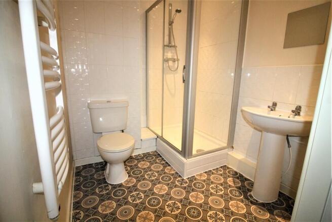 2 bed Apartment to rent Image 6