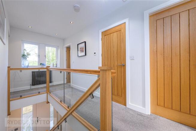 4 bed Detached for sale Image 12