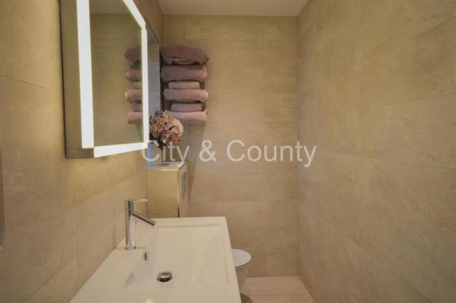 Ensuite 2.jpg