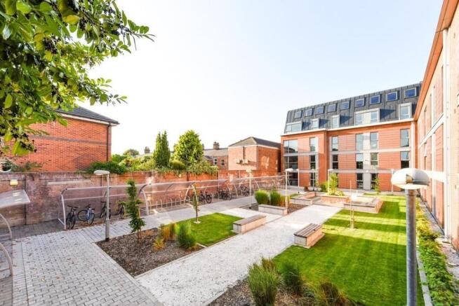 1 bed Flat Share to rent Image 11