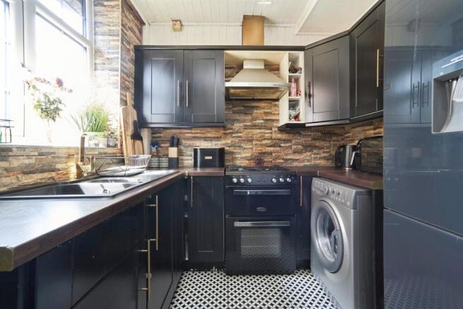 3 bed Semi-Detached for sale Image 2