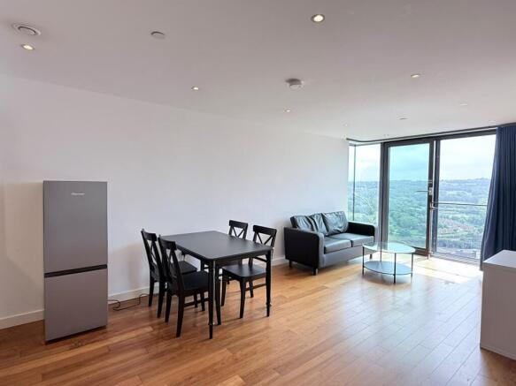 2 bed Apartment to rent Image 7